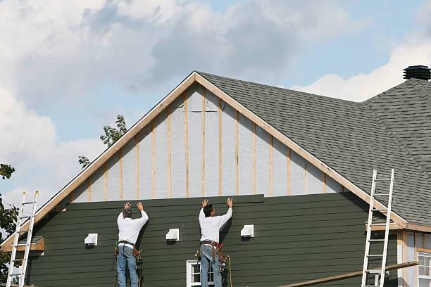 Professional Siding Contractor technician working in Ligonier, IN